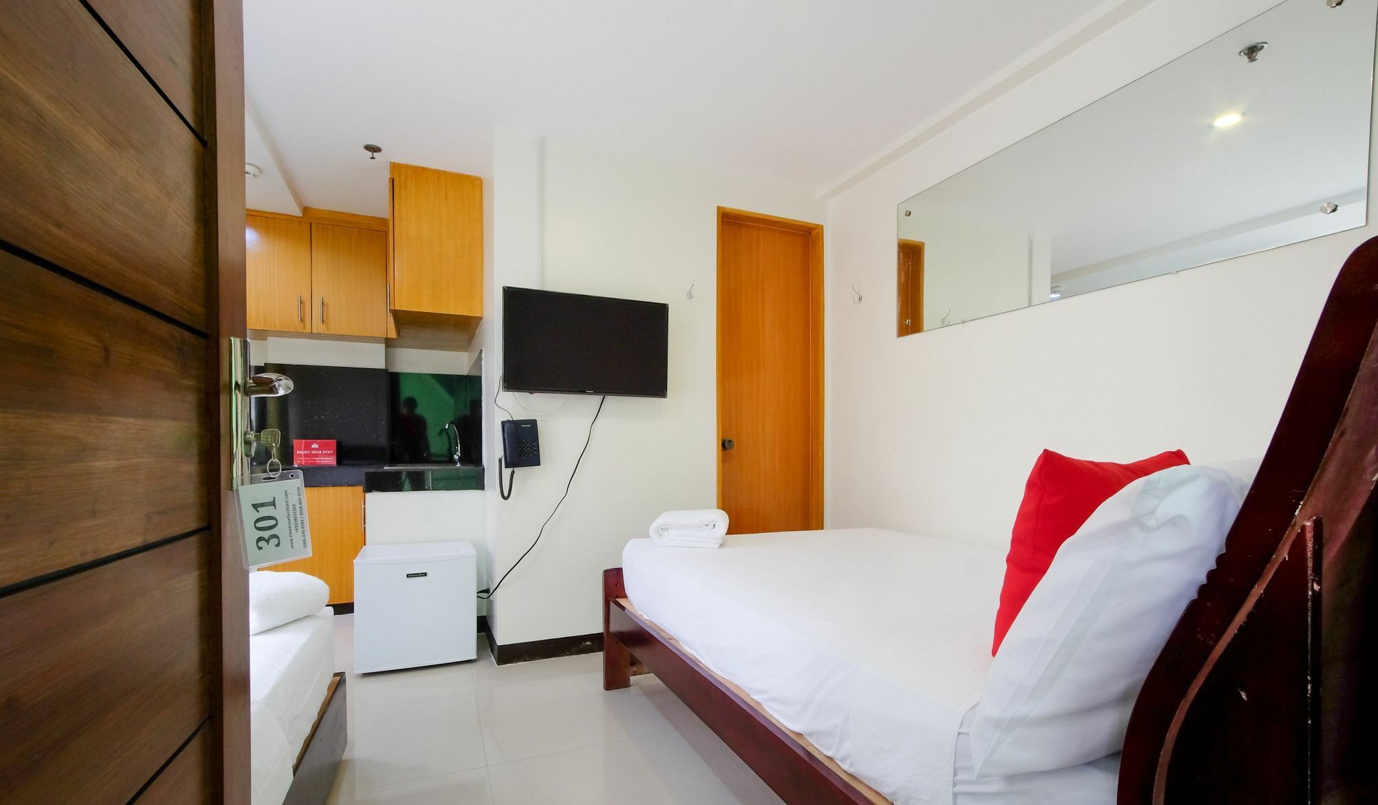 Zen Rooms Time Travellers Makati Makati City Exterior foto